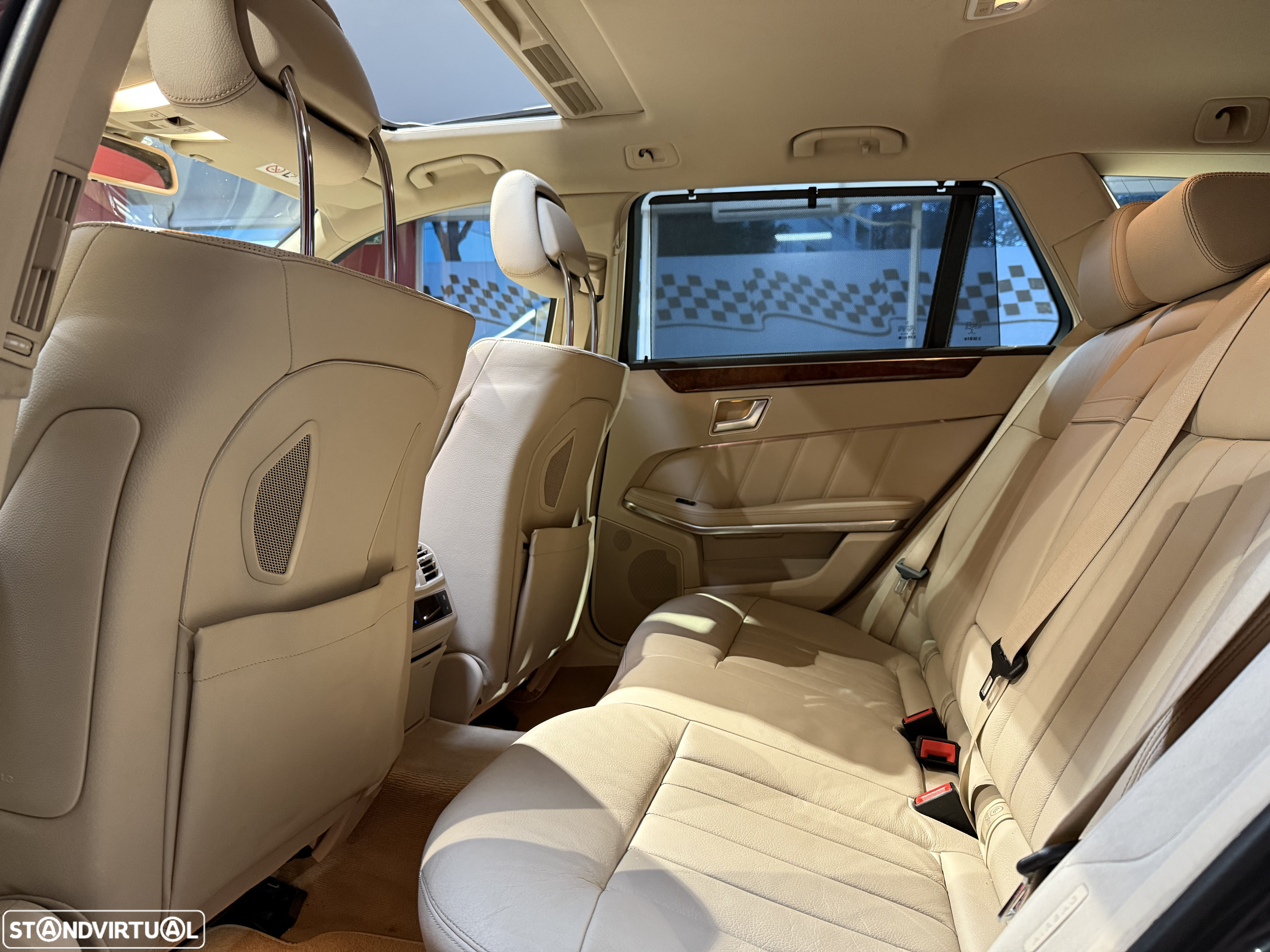 Mercedes-Benz E 350 BlueTEC Avantgarde BE 4-Matic - 16