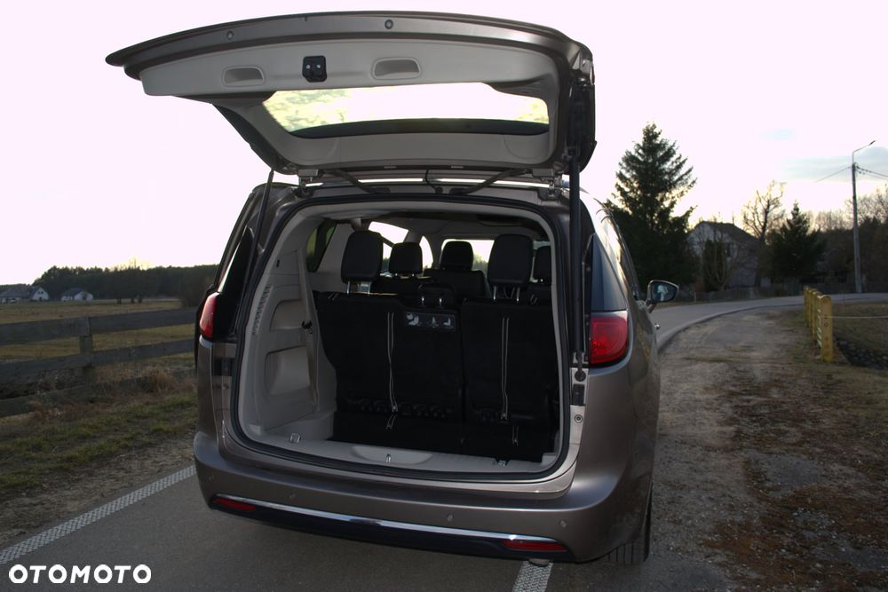 Chrysler Pacifica - 10