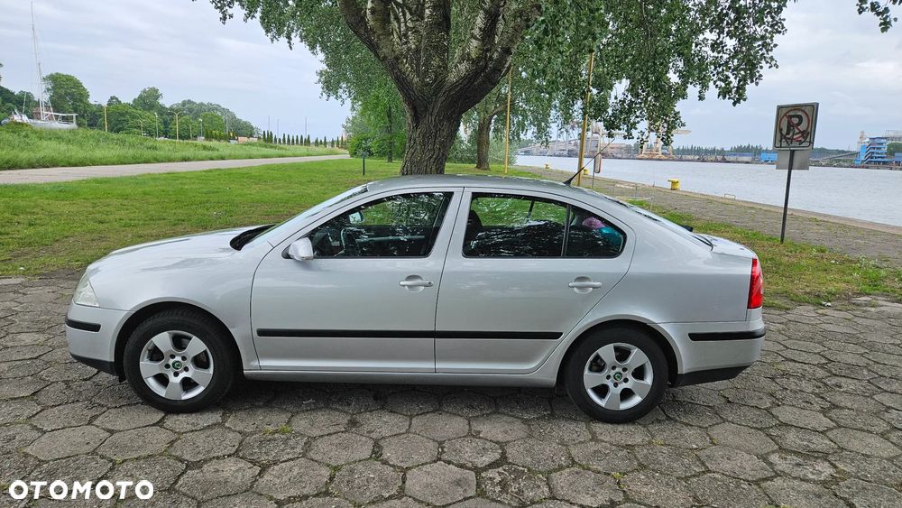 Skoda Octavia 1.6 Ambiente - 4