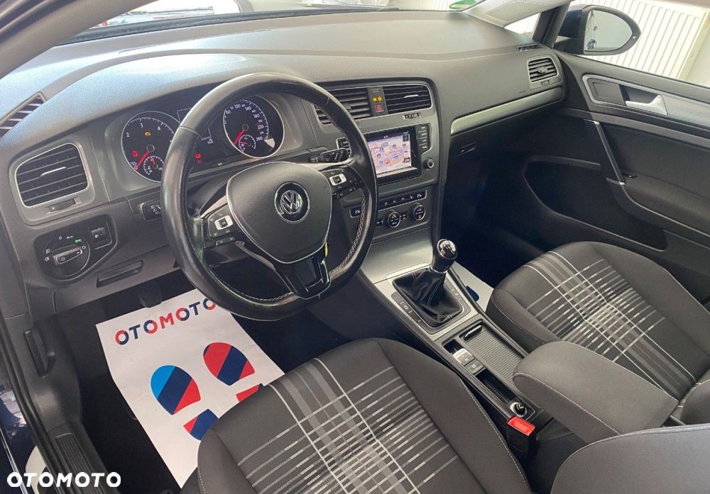 Volkswagen Golf - 8