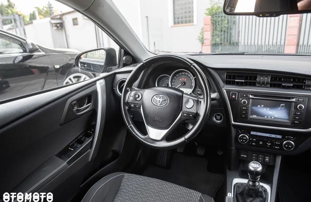Toyota Auris 1.6 Prestige - 28
