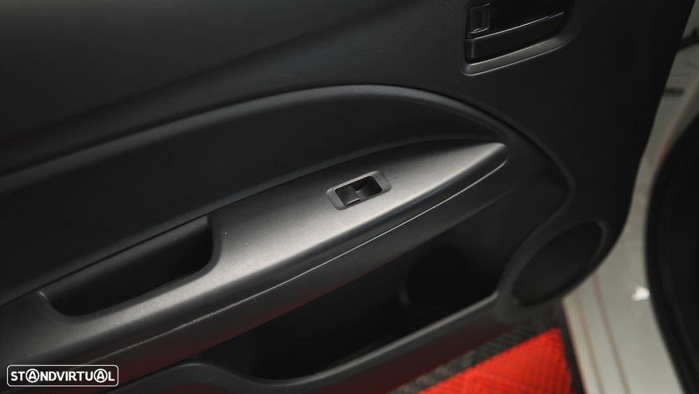 Mitsubishi Space Star - 26