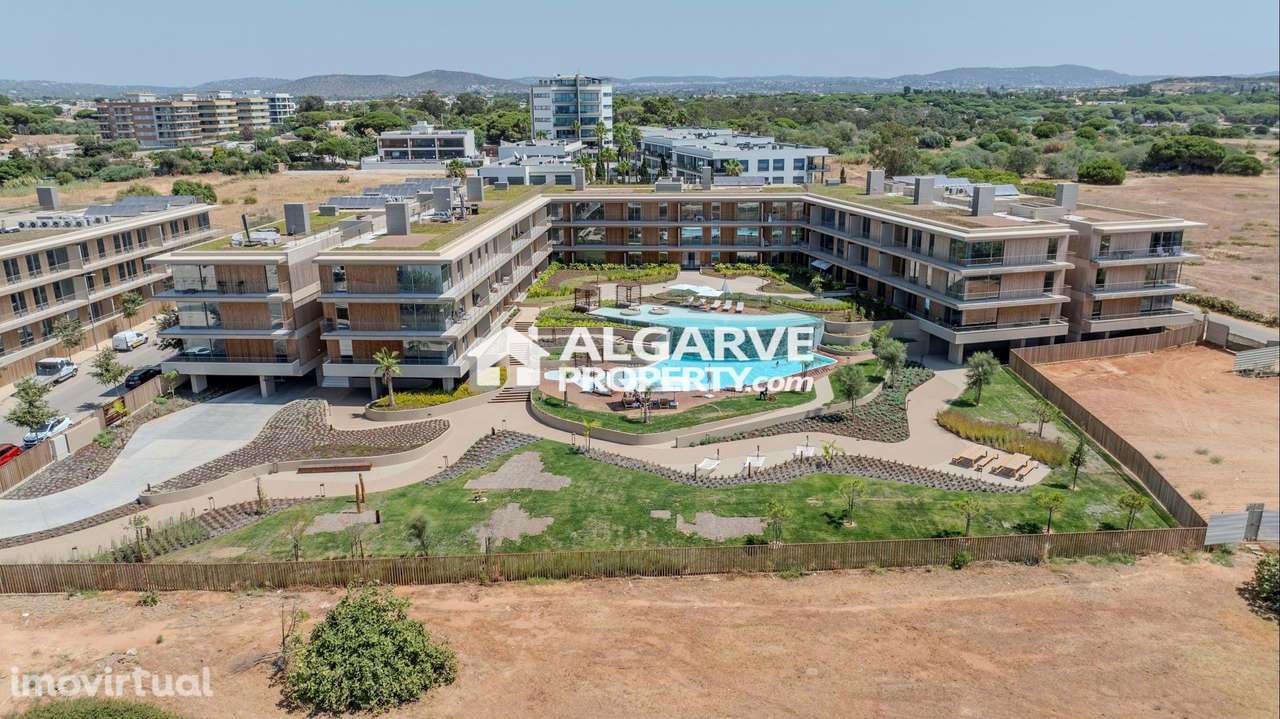 Luxuoso apartamento T2 novo em frente à Praia de Quarteira, Algarve - Grande imagem: 5/32
