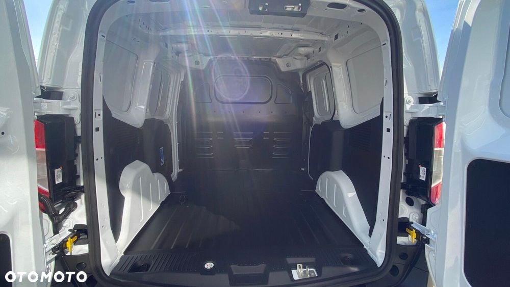 Ford Transit Courier - 18