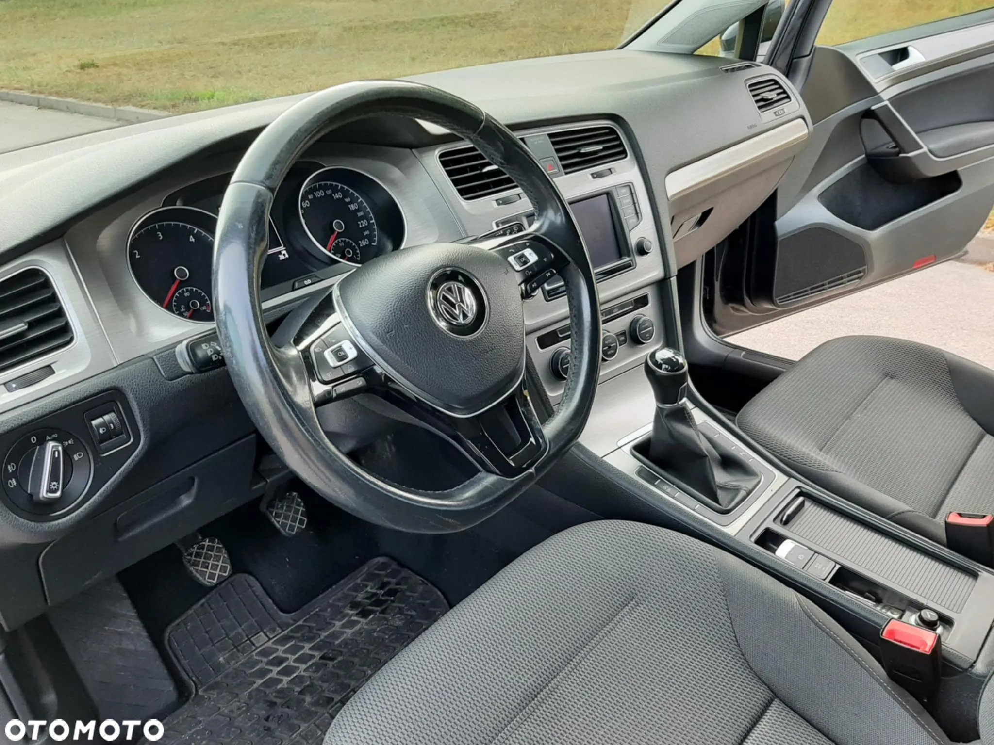 Volkswagen Golf - 6