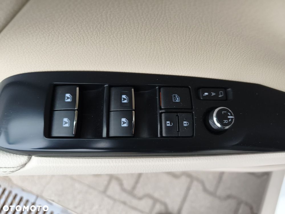 Toyota Camry 2.5 Hybrid Executive CVT - 20