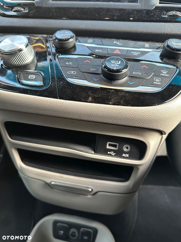 Chrysler Pacifica - 26