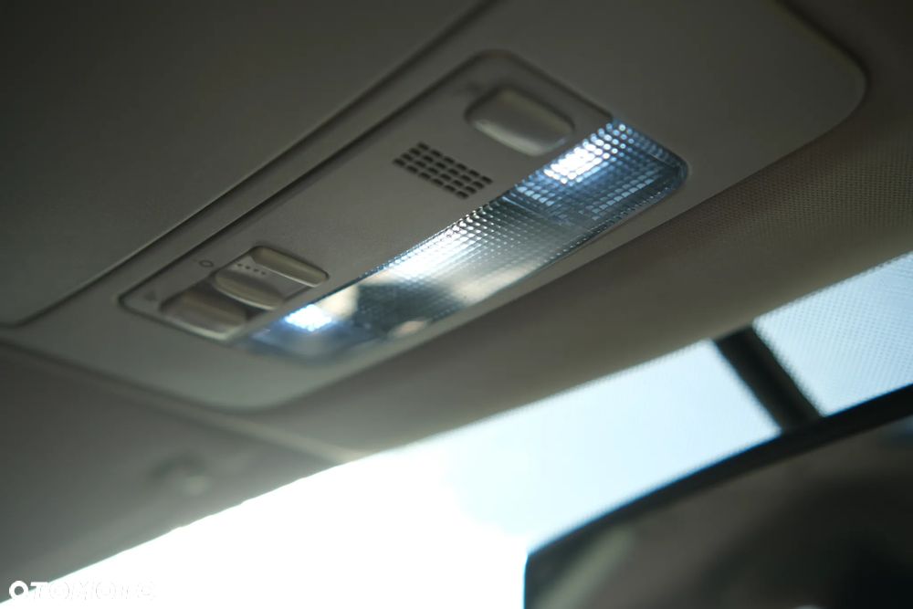 Volkswagen Touran 2.0 TDI DPF Highline - 38