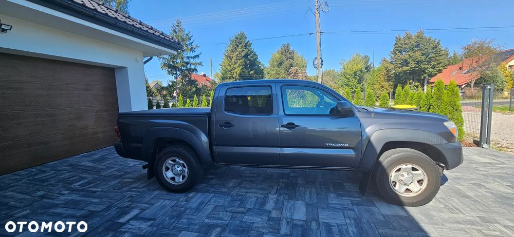 Toyota Tacoma - 4