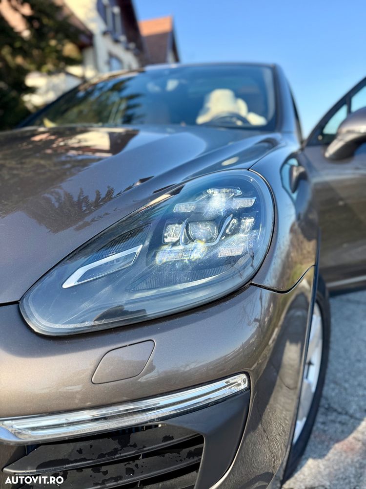 Porsche Cayenne - 9