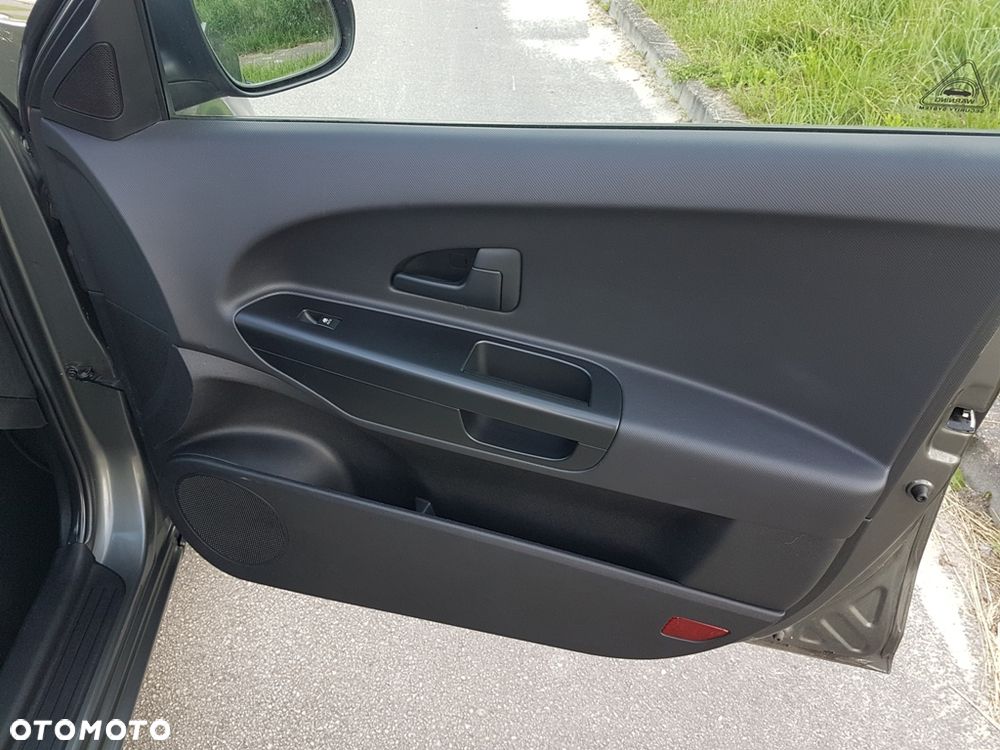 Kia Ceed 1.4 CVVT Dream-Team Edition - 28