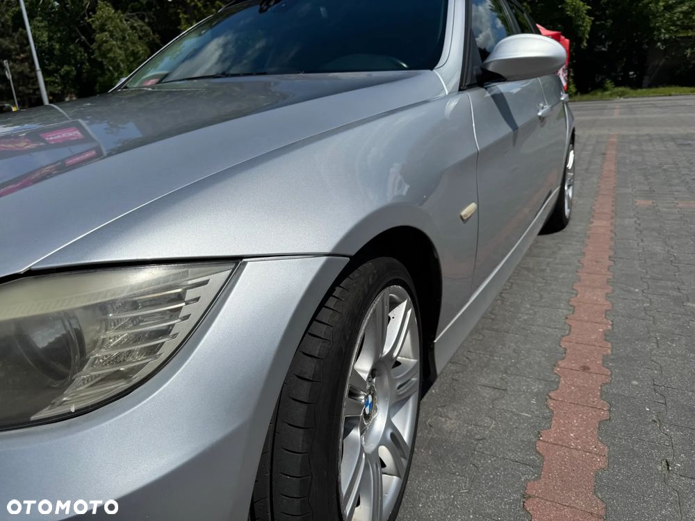 BMW Seria 3 320d DPF Touring - 17