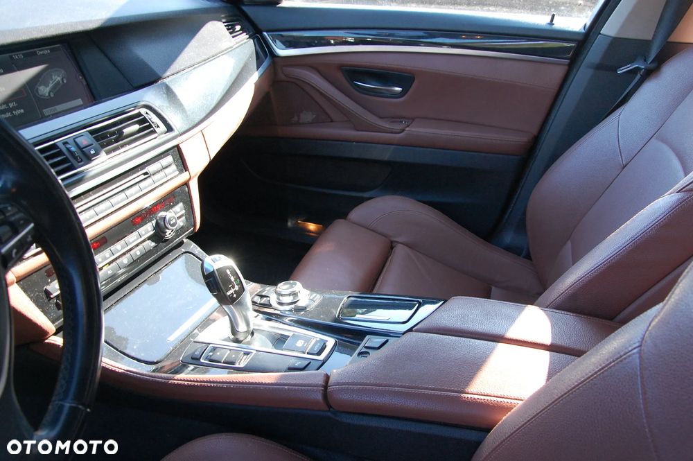 BMW Seria 5 525d - 13