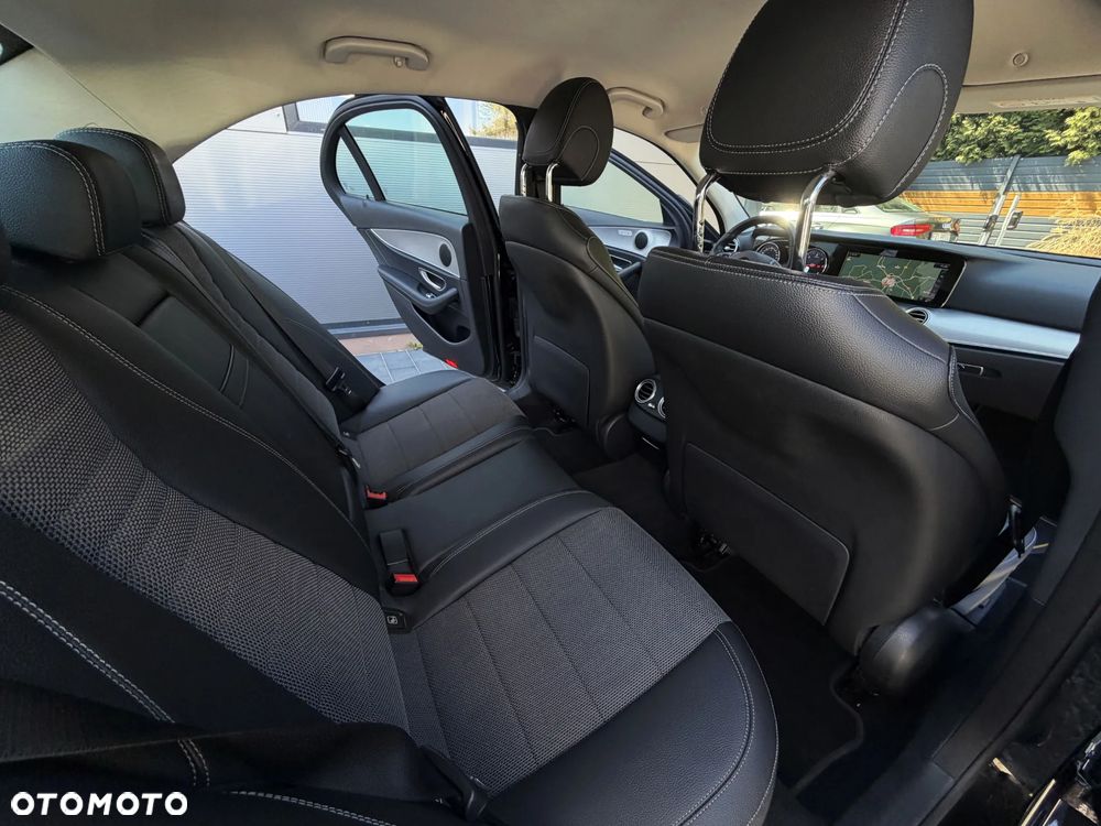 Mercedes-Benz Klasa E 220 d 9G-TRONIC - 18
