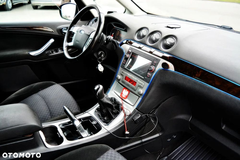 Ford Galaxy 2.0 Ghia - 10