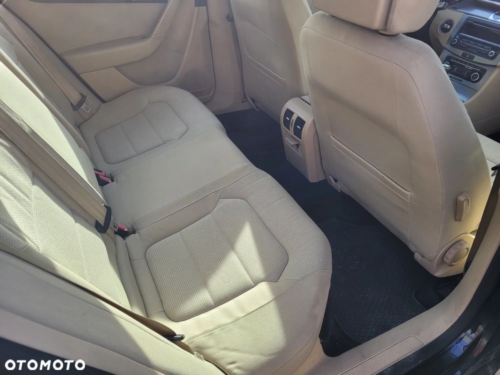 Volkswagen Passat 2.0 TDI Comfortline - 11