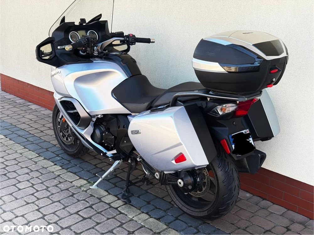 Triumph Inny - 6