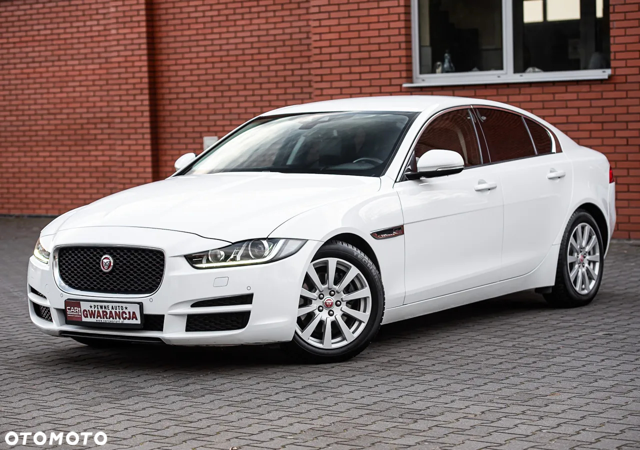 Jaguar XE 2.0 D AWD R-Sport - 2