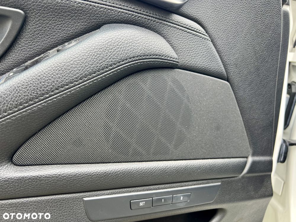 BMW Seria 5 530d xDrive Luxury Line - 24