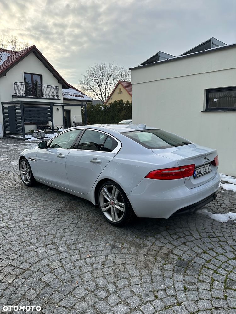 Jaguar XE - 6
