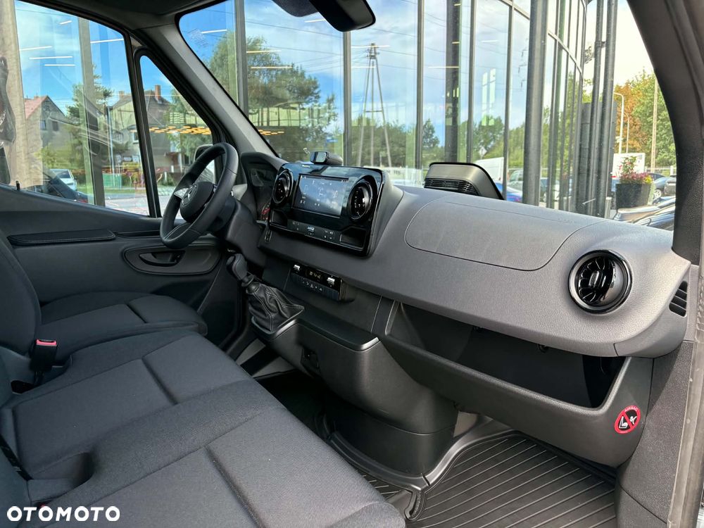 Mercedes-Benz Sprinter - 15