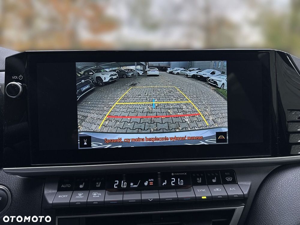 Toyota Camry - 24