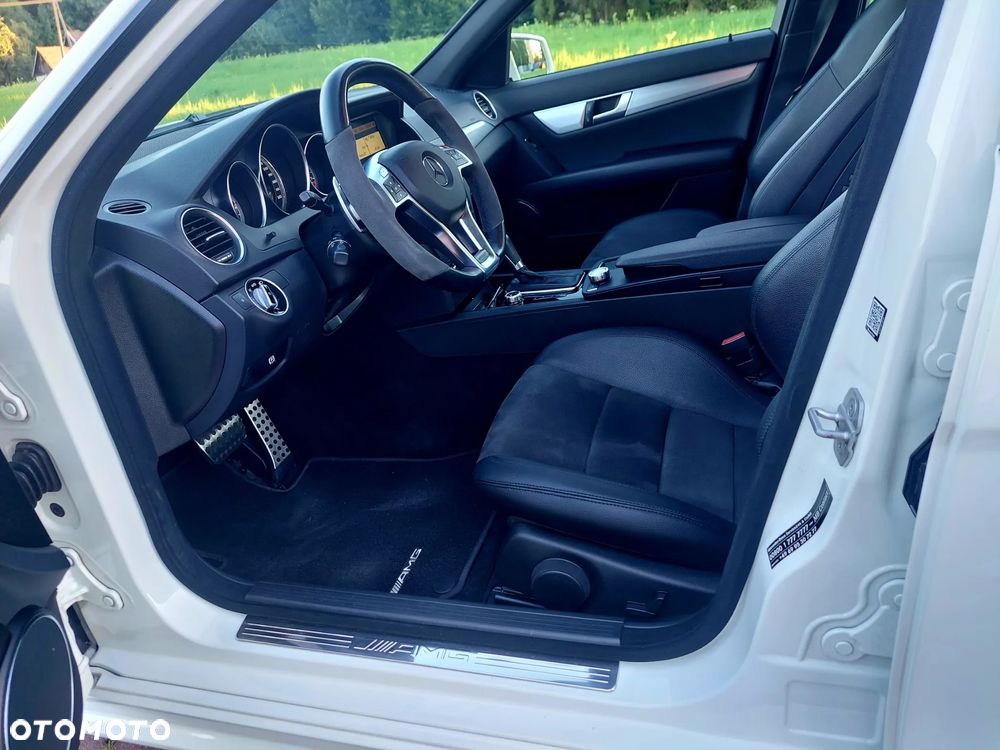 Mercedes-Benz Klasa C 63 AMG AMG SPEEDSHIFT MCT AMG Performance Package - 14