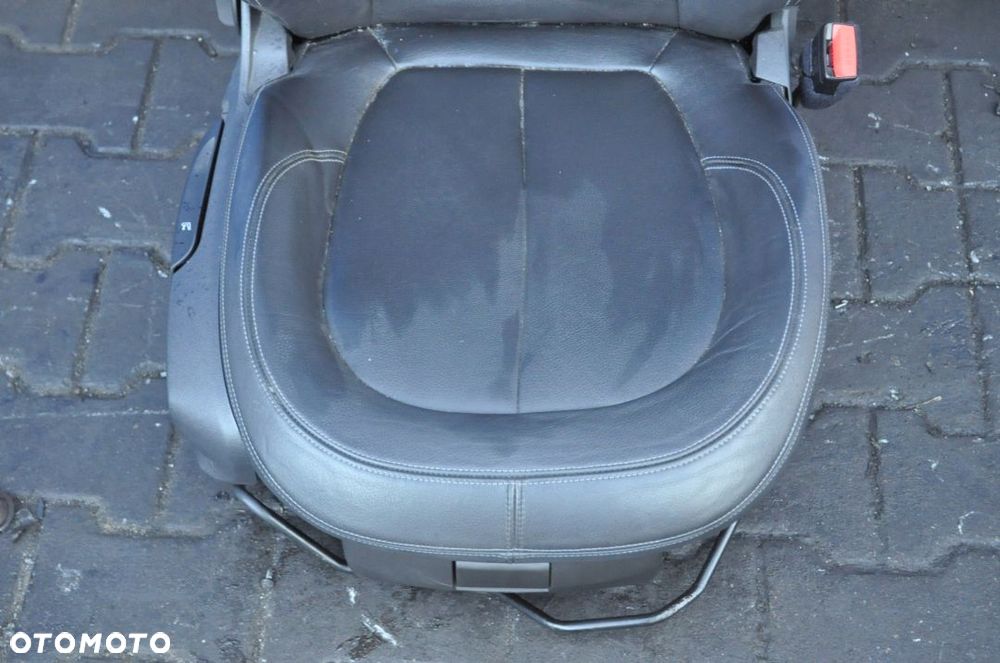 BMW F46 GRAN TOURER FOTELE KANAPA SKÓRA UK - 9