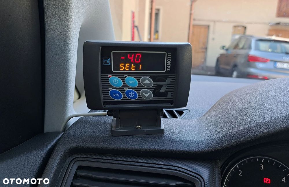 Volkswagen Caddy Max - 9