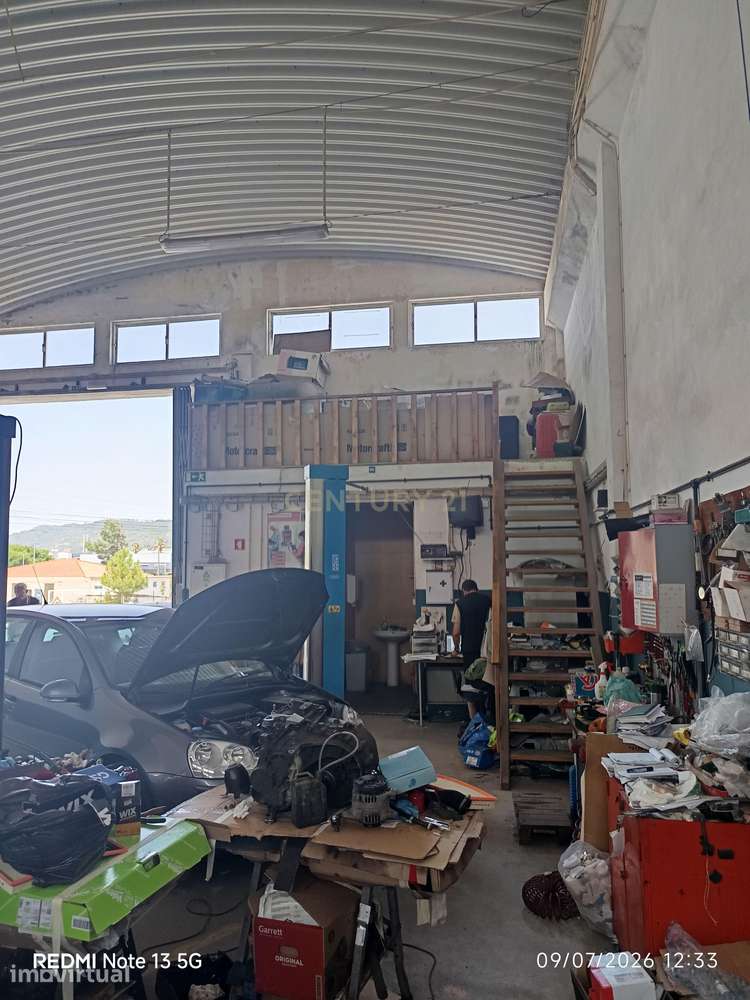 Armazém com oficina auto, em pleno funcionamento, em Setúbal - Grande imagem: 3/8