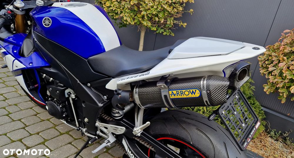 Yamaha R1 - 32