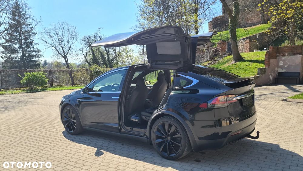 Tesla Model X - 3