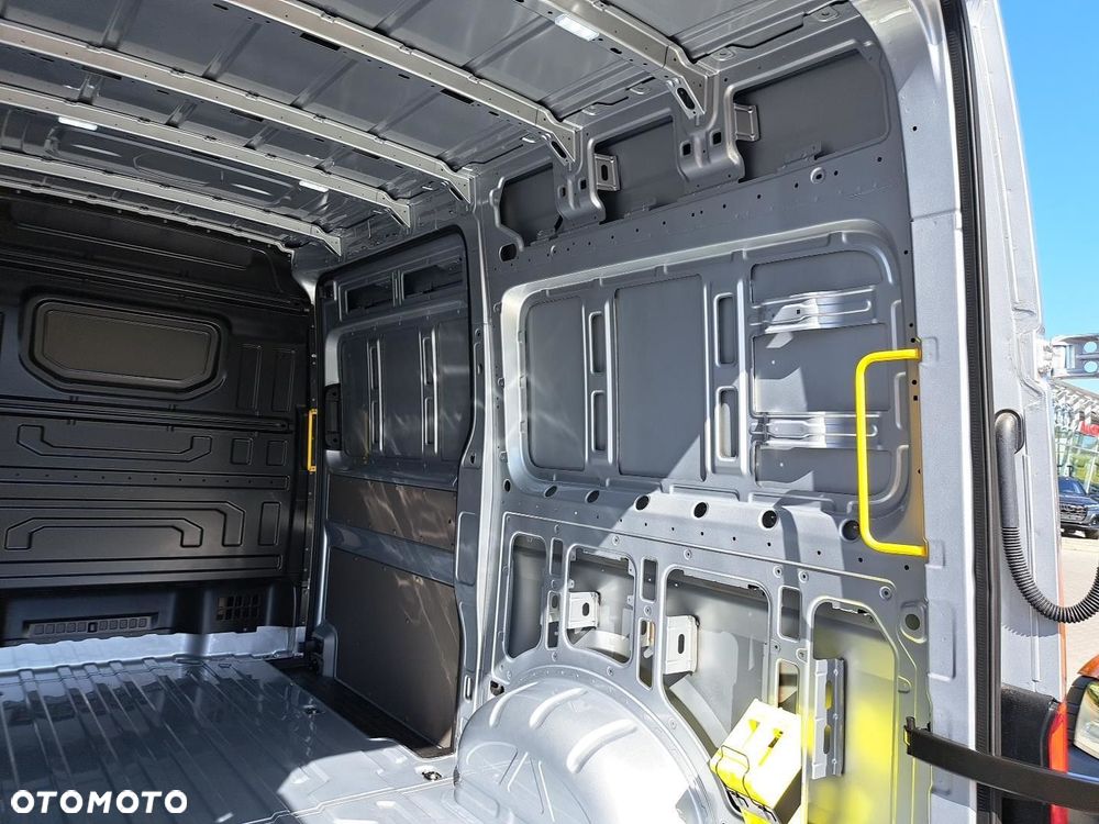 Volkswagen Crafter 35 furgon wysoki dach, 2,0 TDI 177KM, przedni, 6-bieg manualna 3640 mm, Euro 6 - 26