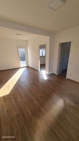 Moradia T2 para Arrendamento em Lage, Monte Redondo

Procura um lar ac - Grande imagem: 4/10