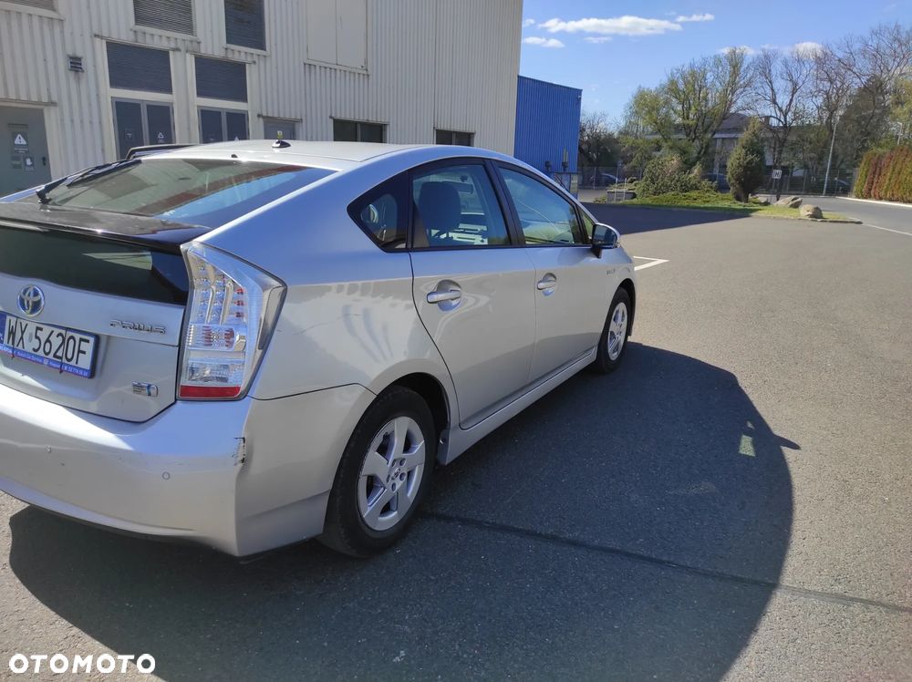 Toyota Prius (Hybrid) - 10