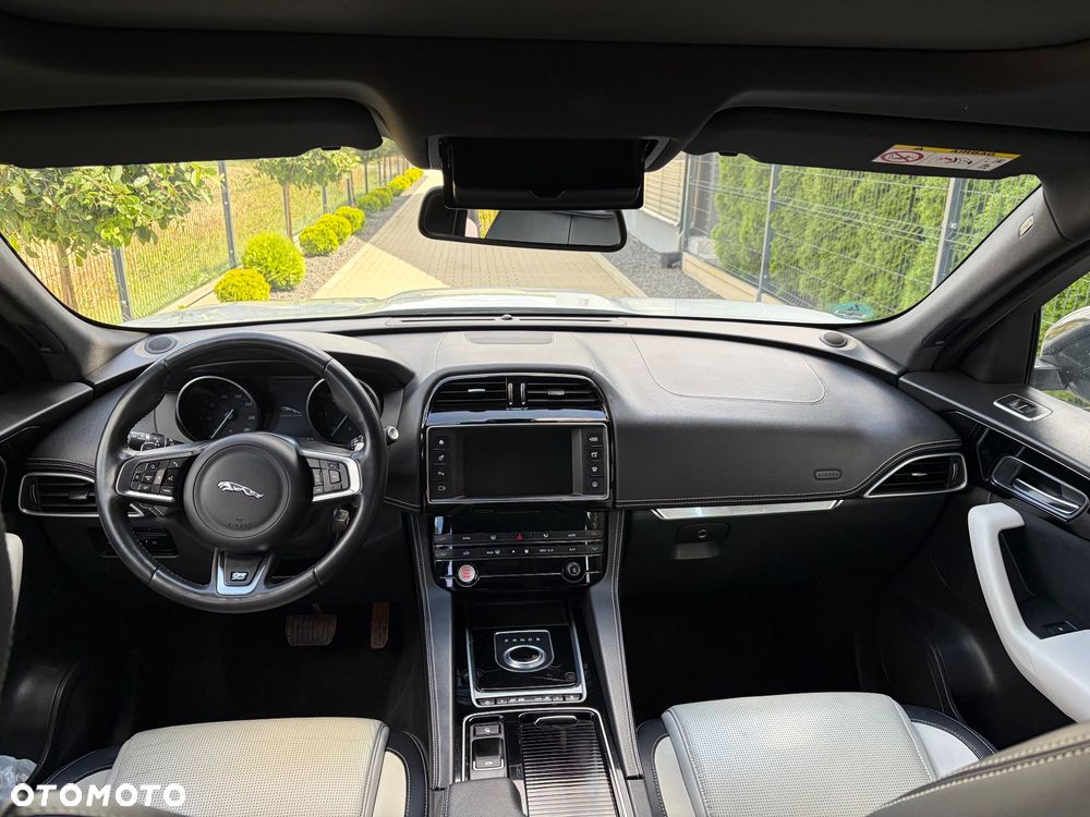 Jaguar F-Pace 2.0 i4D AWD R-Sport - 16