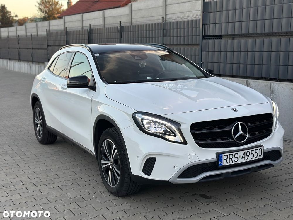 Mercedes-Benz GLA - 9