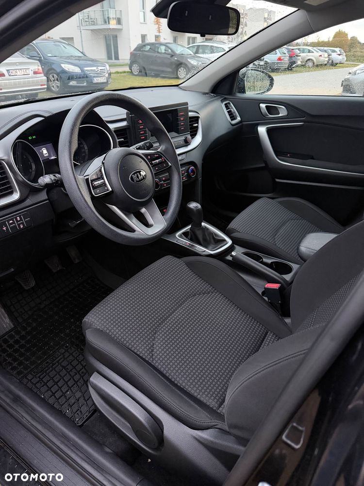 Kia Ceed - 9