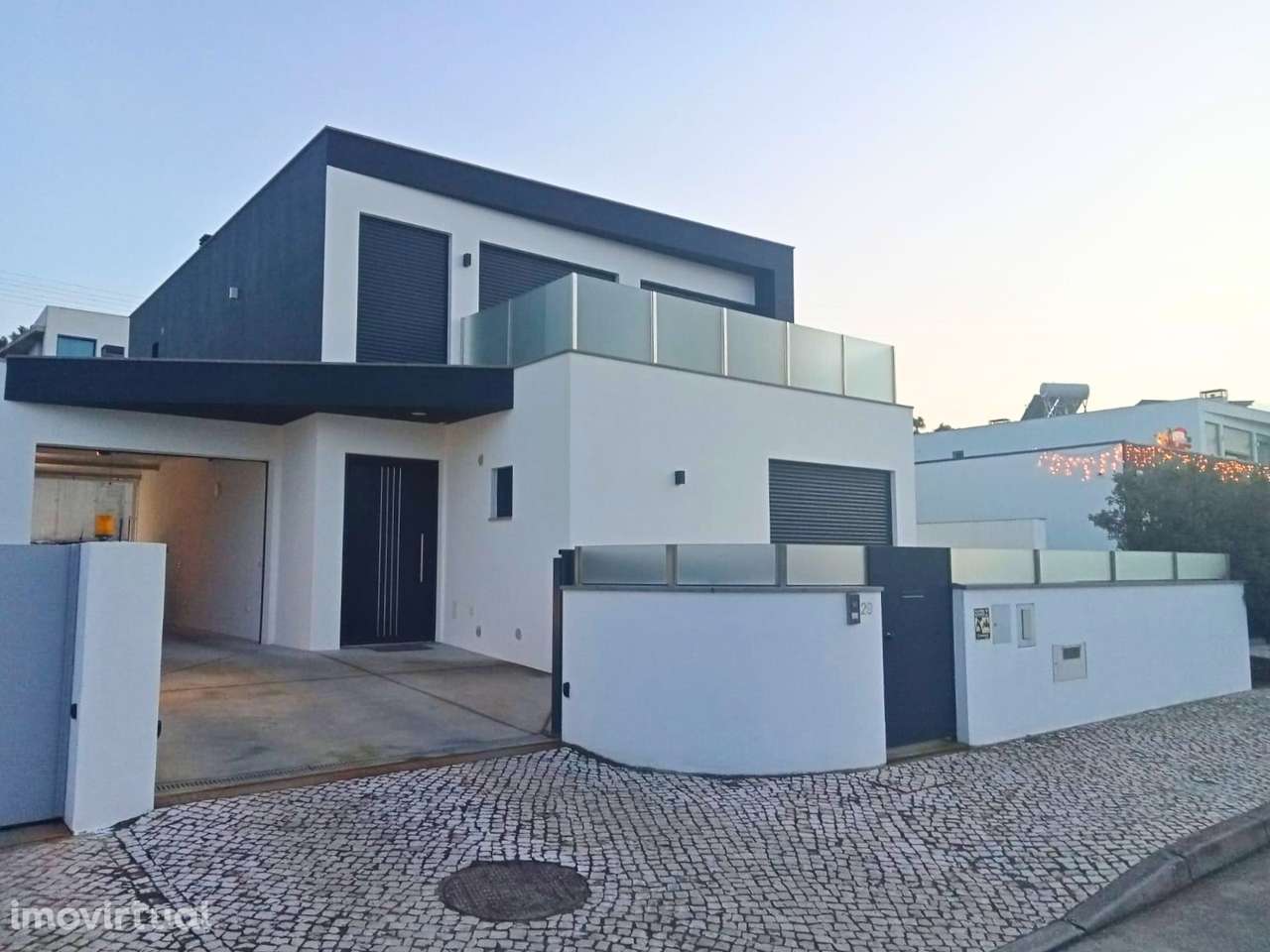 Moradia T4 Moderna com Piscina e Jardim – Santarém - Grande imagem: 2/18