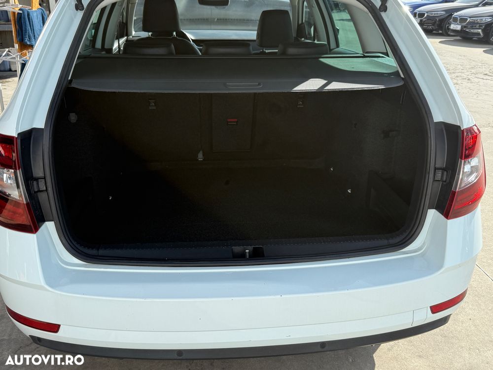 Skoda Octavia 1.6 TDI DSG Style - 18
