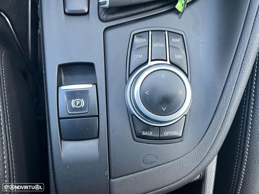 BMW X1 16 d sDrive Auto Line Sport - 39