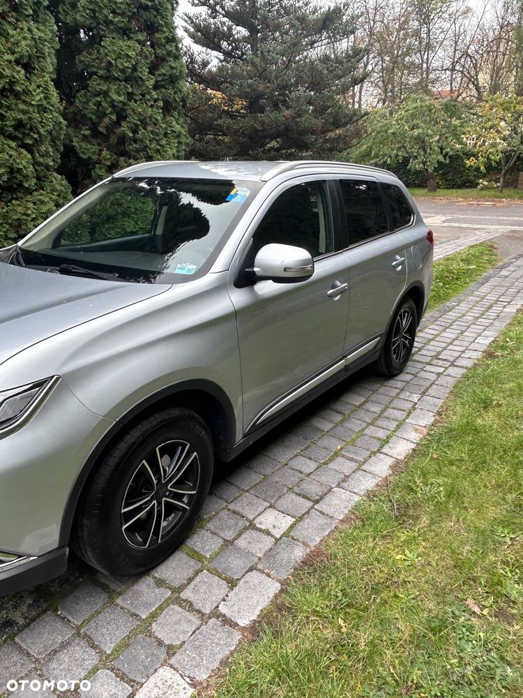 Mitsubishi Outlander 2017 photo 3