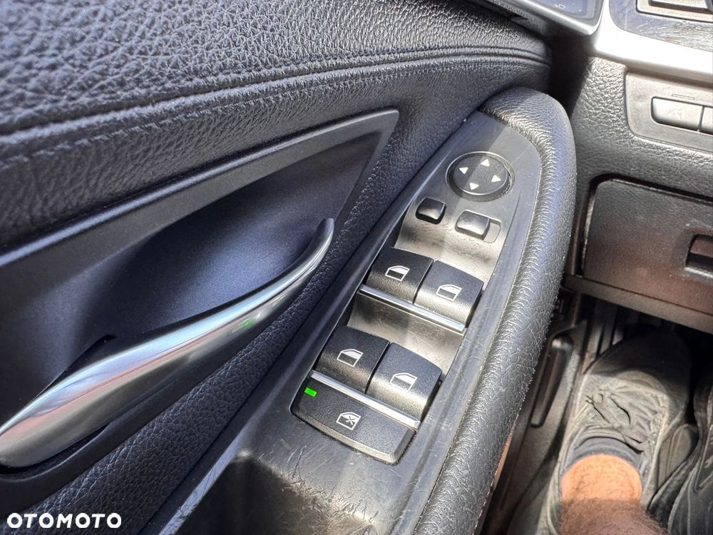 BMW Seria 5 525d xDrive Luxury Line - 19