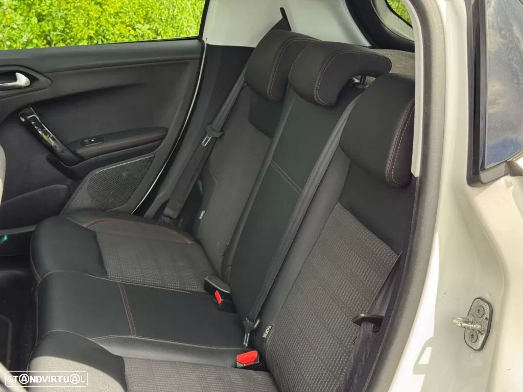 Peugeot 208 1.2 PureTech GT Line - 17