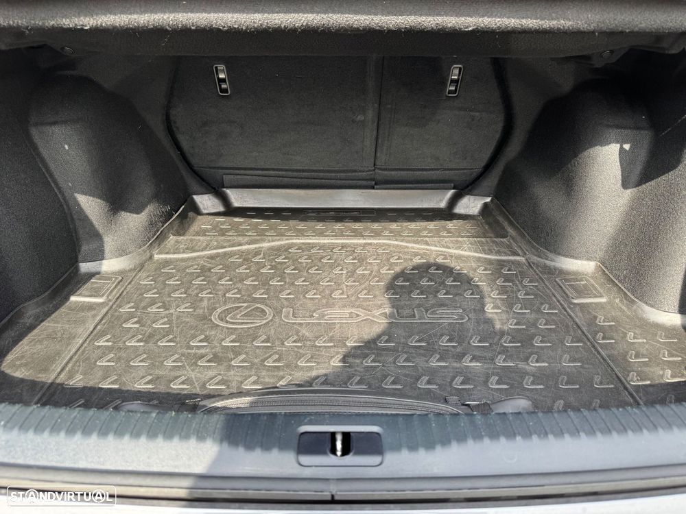 Lexus IS 300H Executive+ - 10