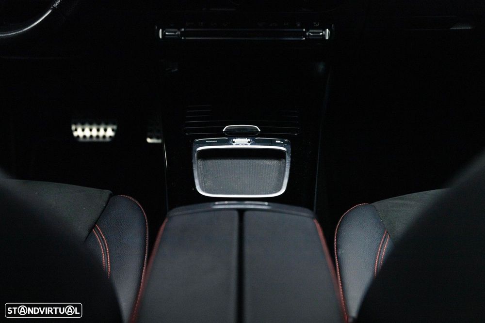 Mercedes-Benz A 250 Limousine e AMG Line - 39