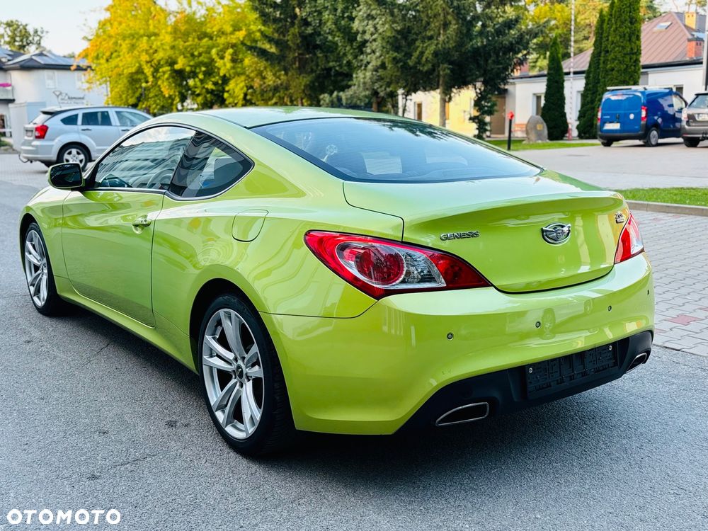 Hyundai Genesis Coupe 2.0 T - 14