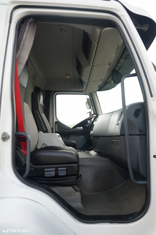 Renault D 26 WIDE / 6x2 / CAROSERIE CU PRELATĂ (CURTAINSIDER) - 8,5 M / CAMION RIGID / LIFT HIDRAULIC DHOLLANDIA - 1.500 KG / AXĂ LIFTABILĂ ȘI VIRATOARE / PODEA REZISTENTĂ (HEAVY-DUTY) / PRELATĂ RANFORSATĂ / EURO 6 - 35