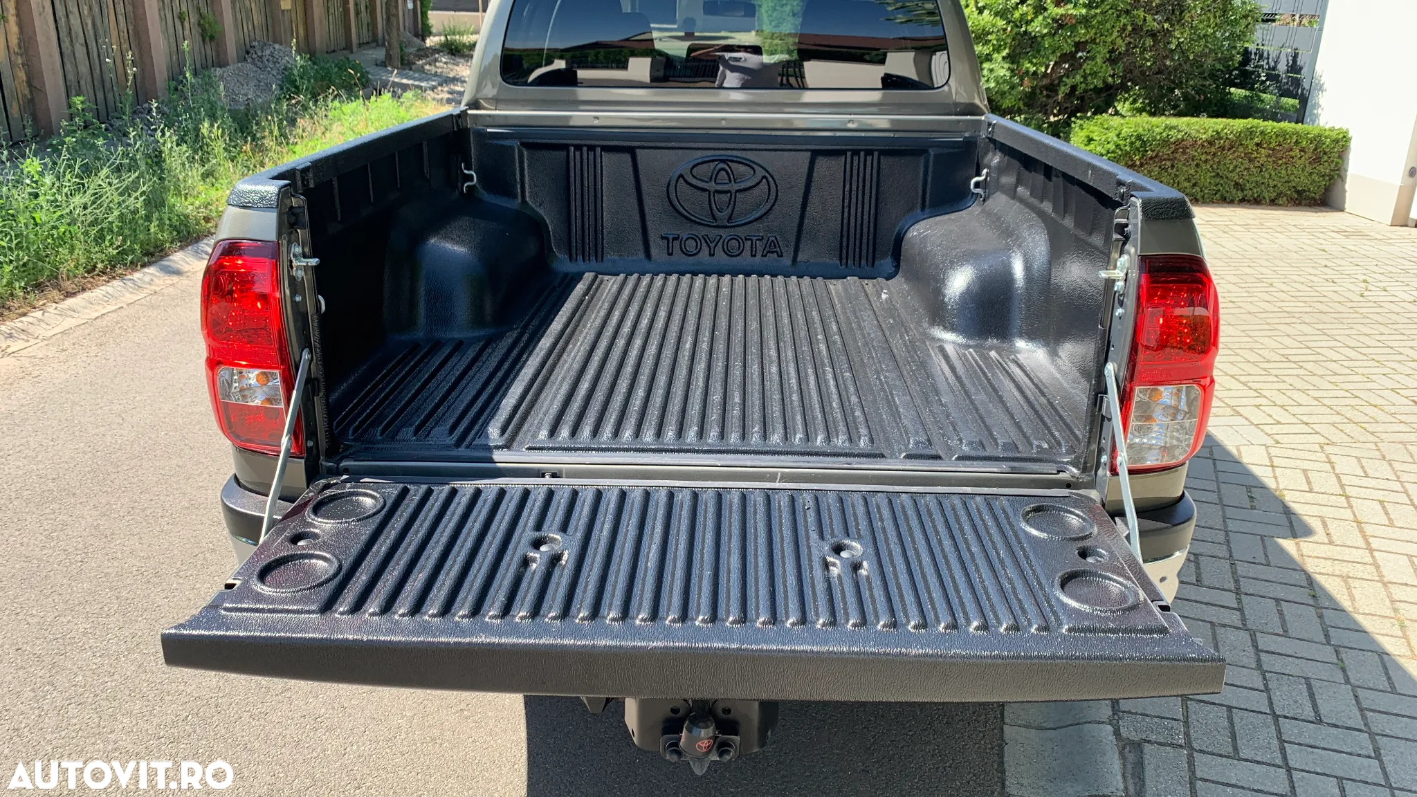 Toyota Hilux 2.8D 204CP 4x4 Double Cab AT Executive - 4