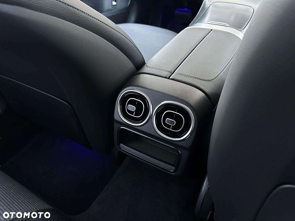 Mercedes-Benz Klasa C 300 de PHEV 4-Matic Avantgarde - 22
